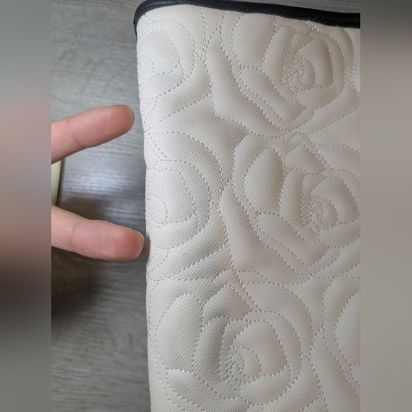 Betsey Johnson White Rose Quilted Faux Leather 3 Compartment Shoulder Tote Bag - Picture 13 of 14